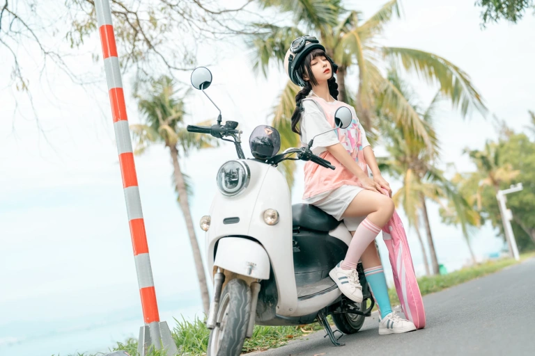 蠢沫沫《小电车》主题写真：120张全套美图