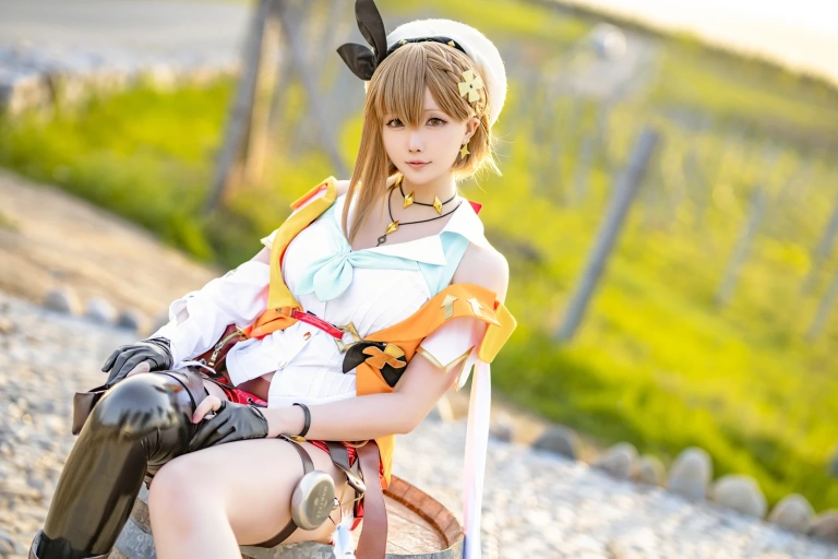 星之迟迟《2023年4月计划A 莱莎的炼金工坊2 莱莎》主题写真：38张全套美图