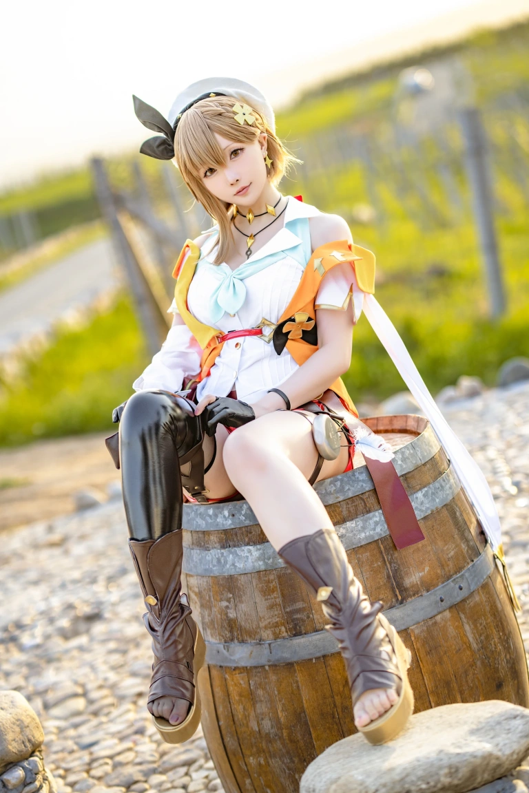 星之迟迟《2023年4月计划A 莱莎的炼金工坊2 莱莎》主题写真：38张全套美图