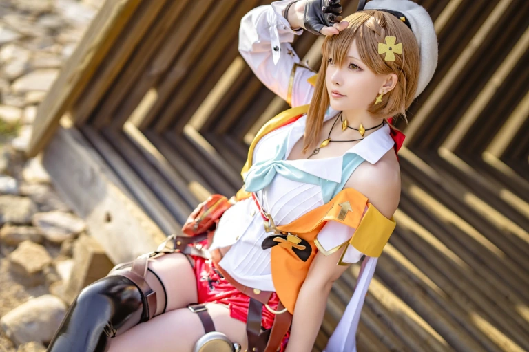 星之迟迟《2023年4月计划A 莱莎的炼金工坊2 莱莎》主题写真：38张全套美图