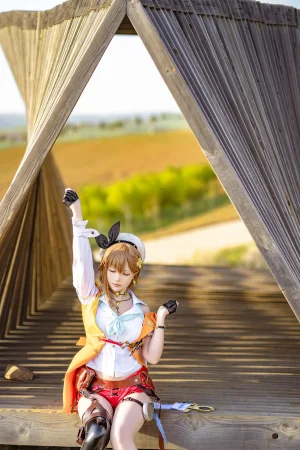 星之迟迟《2023年4月计划A 莱莎的炼金工坊2 莱莎》主题写真：38张全套美图