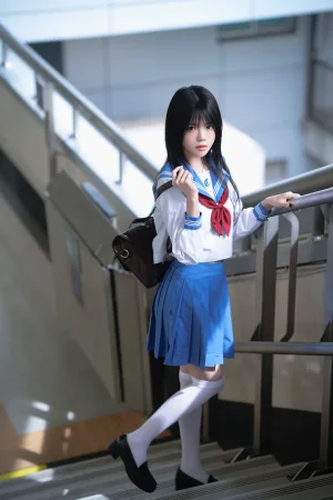 桜桃喵《地铁jk》主题写真：33张全套美图
