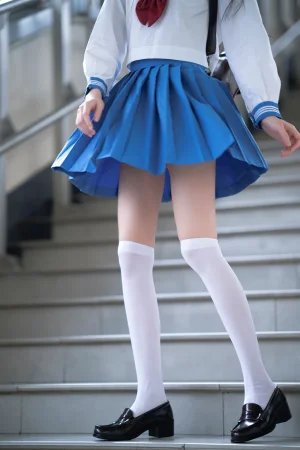 桜桃喵《地铁jk》主题写真：33张全套美图
