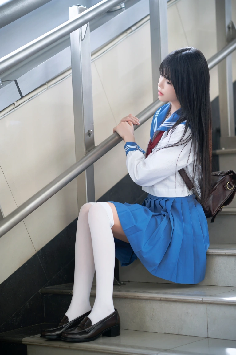 桜桃喵《地铁jk》主题写真：33张全套美图