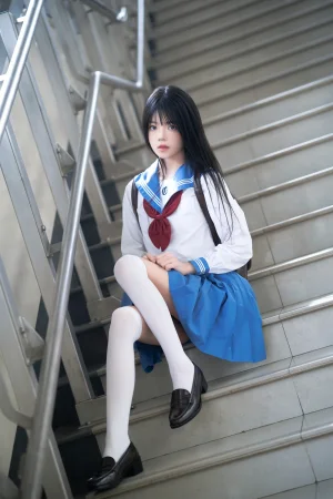 桜桃喵《地铁jk》主题写真：33张全套美图
