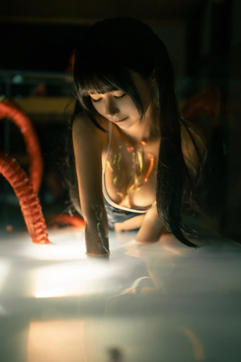 蠢沫沫《深渊》主题写真：17张全套美图