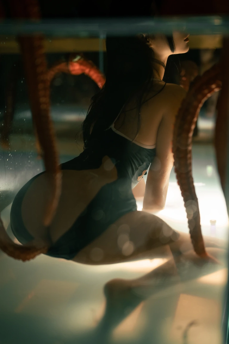 蠢沫沫《深渊》主题写真：17张全套美图