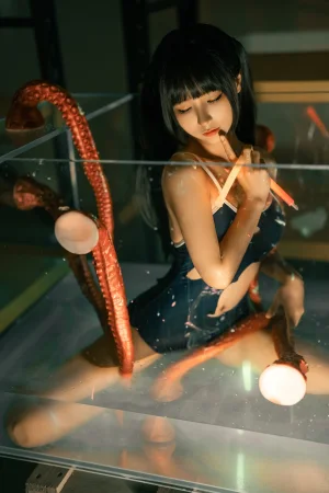蠢沫沫《深渊》主题写真：17张全套美图