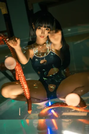 蠢沫沫《深渊》主题写真：17张全套美图