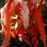 桜桃喵《罪恶王冠 楪祈》主题写真：48张全套美图，含3个视频