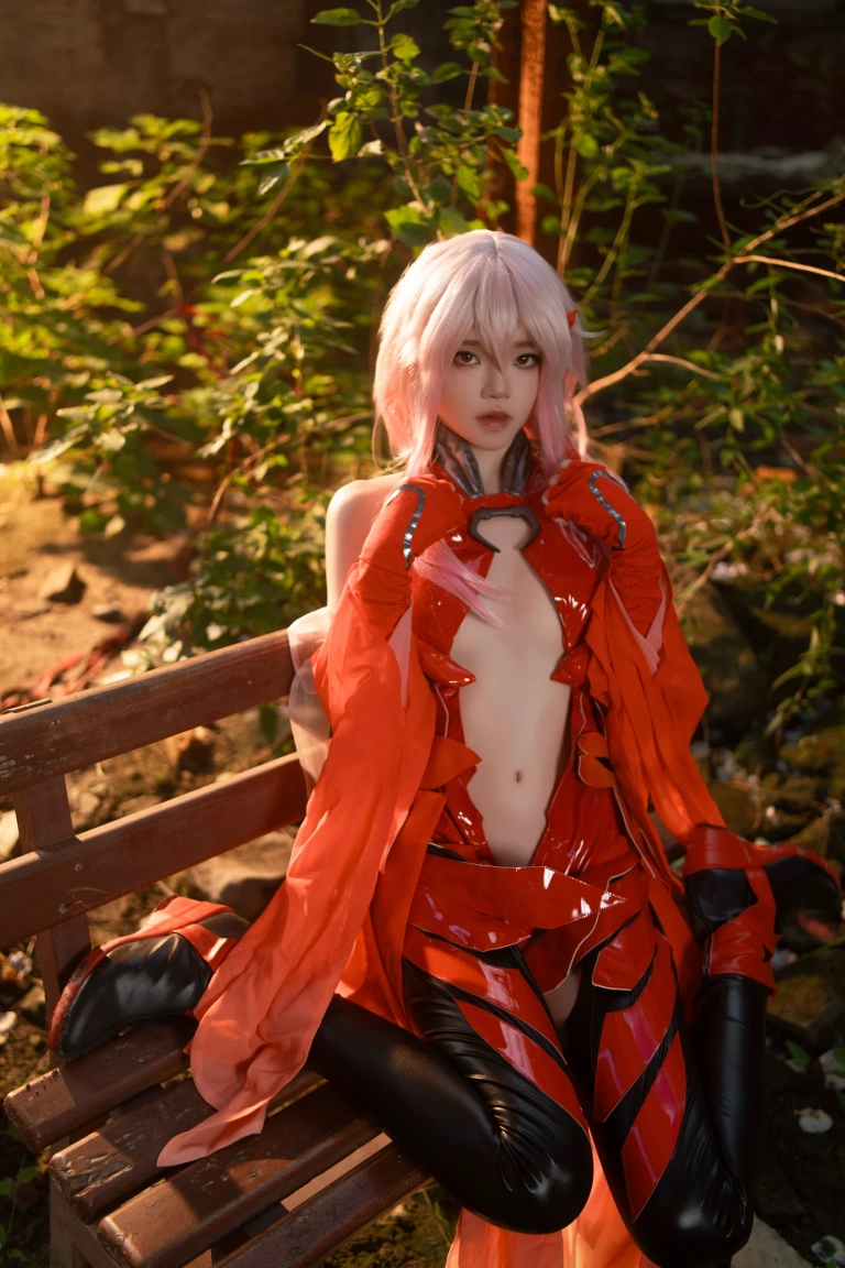 桜桃喵《罪恶王冠 楪祈》主题写真：48张全套美图，含3个视频