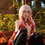 桜桃喵《罪恶王冠 楪祈》主题写真：48张全套美图，含3个视频