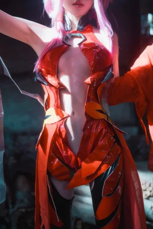 桜桃喵《罪恶王冠 楪祈》主题写真：48张全套美图，含3个视频