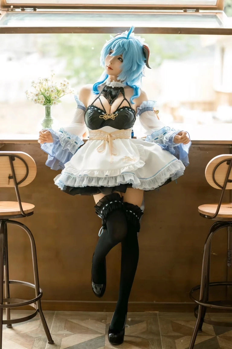 蠢沫沫《甘雨女仆》主题写真：14张全套美图