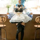 蠢沫沫《甘雨女仆》主题写真：14张全套美图