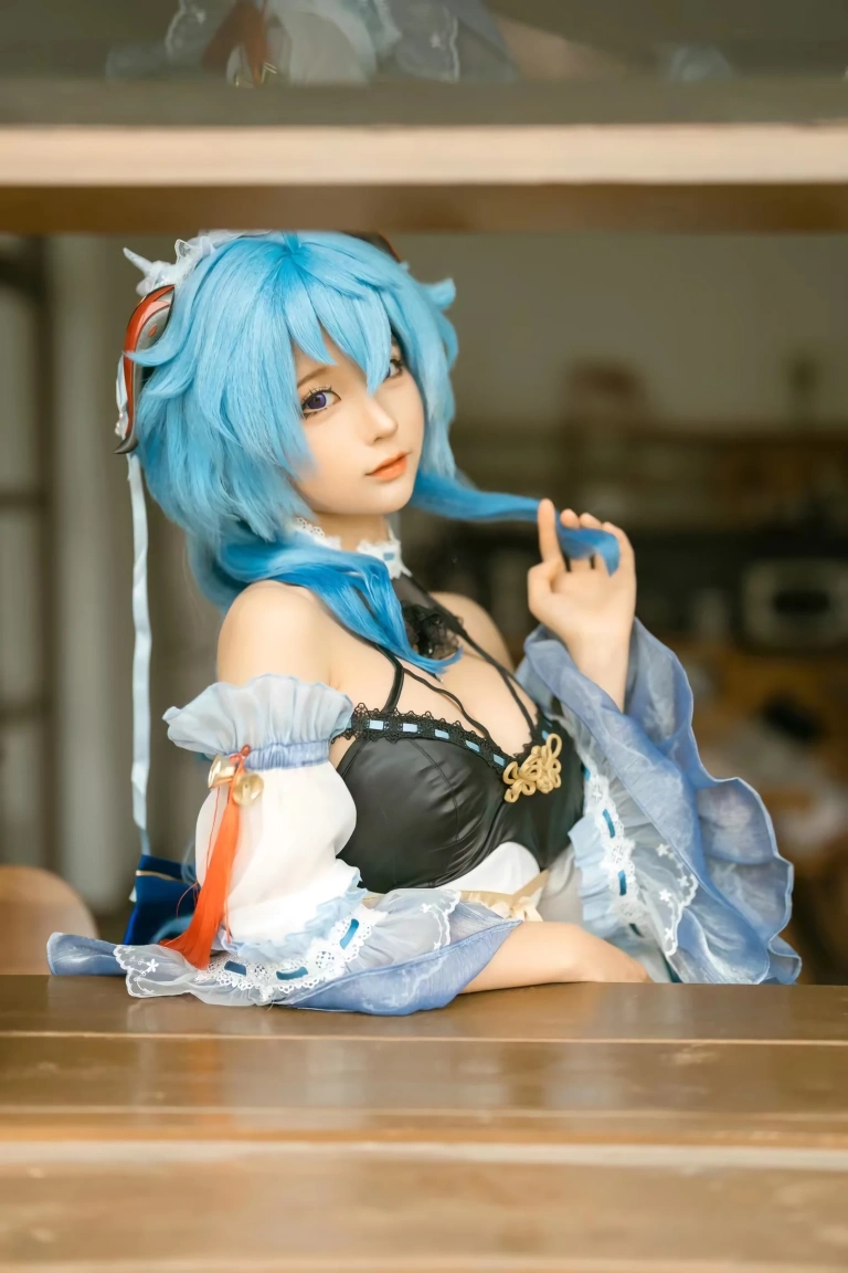 蠢沫沫《甘雨女仆》主题写真：14张全套美图