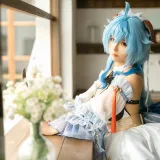 蠢沫沫《甘雨女仆》主题写真：14张全套美图