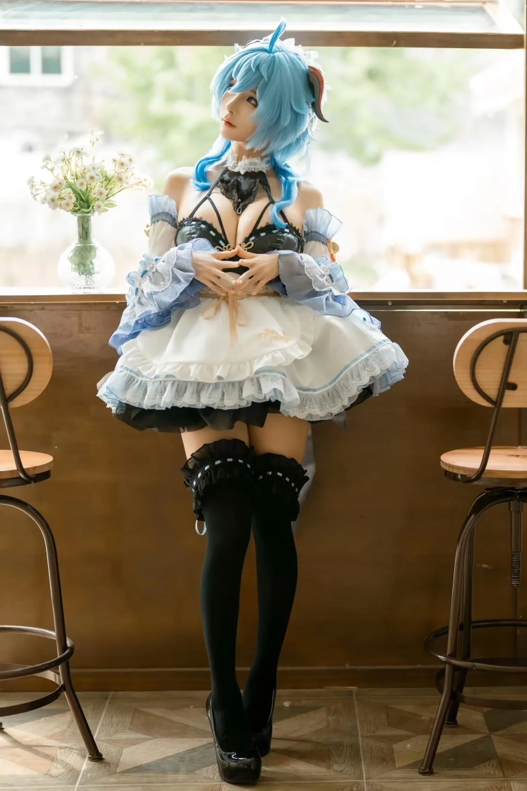 蠢沫沫《甘雨女仆》主题写真：14张全套美图