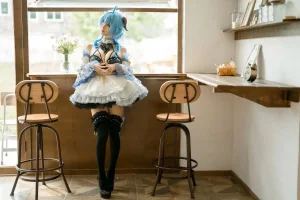 蠢沫沫《甘雨女仆》主题写真：14张全套美图