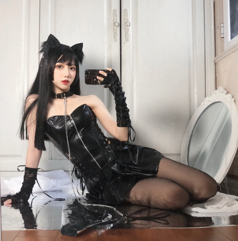 果咩酱《黑猫》主题写真：20张全套美图