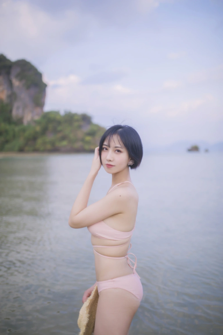 念雪《粉色泳衣》主题写真：30张全套美图