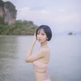 念雪《粉色泳衣》主题写真：30张全套美图