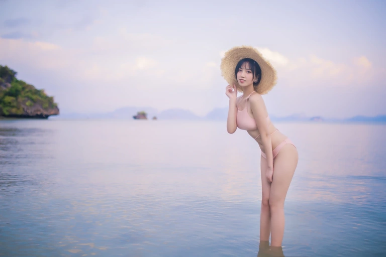 念雪《粉色泳衣》主题写真：30张全套美图