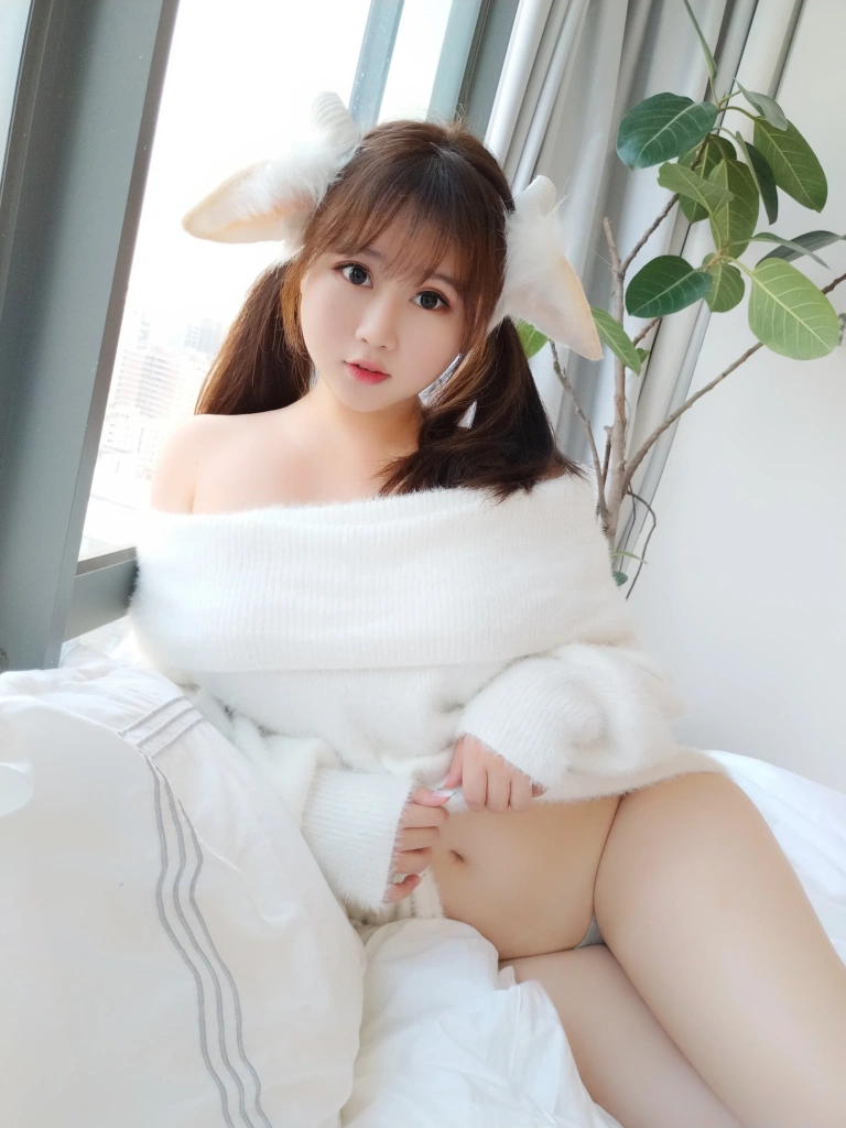 依酱《羊咩咩》主题写真：33张全套美图