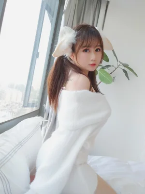 依酱《羊咩咩》主题写真：33张全套美图