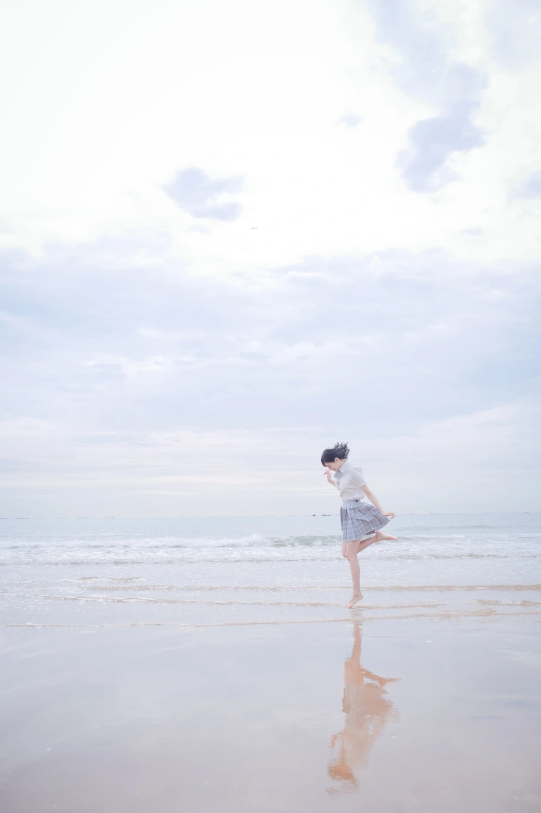 周叽是可爱兔兔《海边jk》主题写真：35张全套美图
