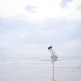 周叽是可爱兔兔《海边jk》主题写真：35张全套美图
