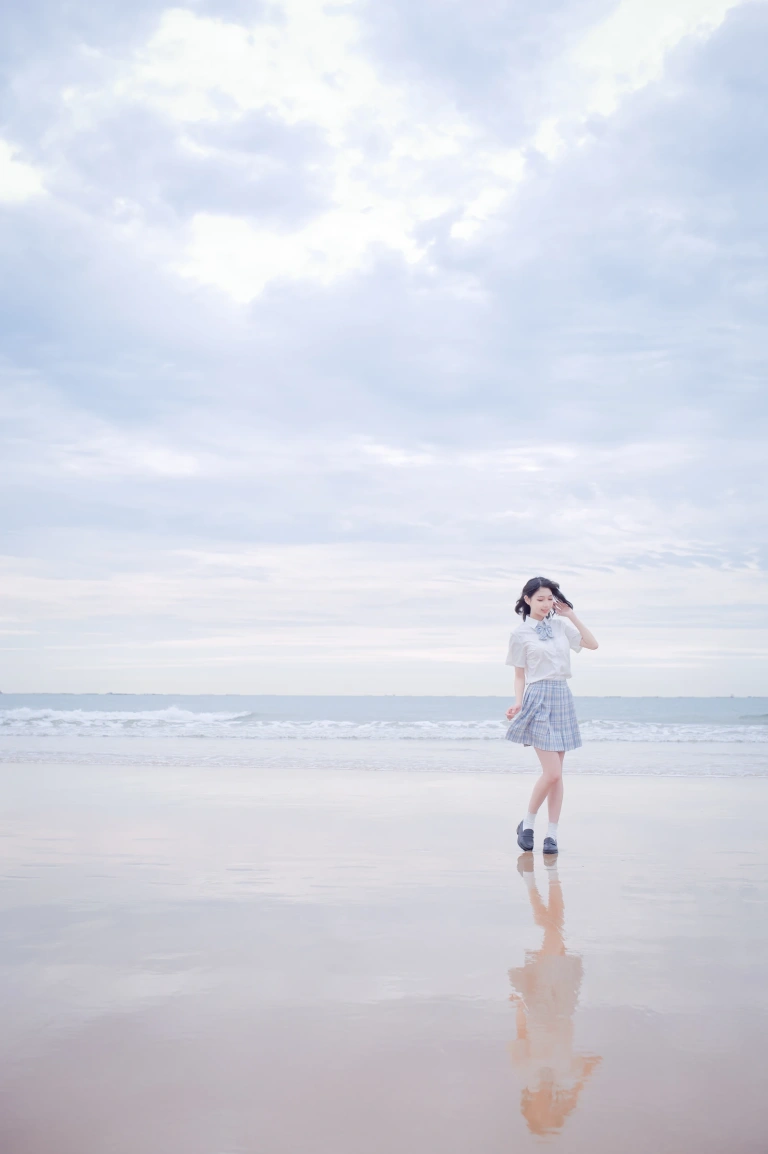周叽是可爱兔兔《海边jk》主题写真：35张全套美图