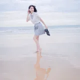 周叽是可爱兔兔《海边jk》主题写真：35张全套美图