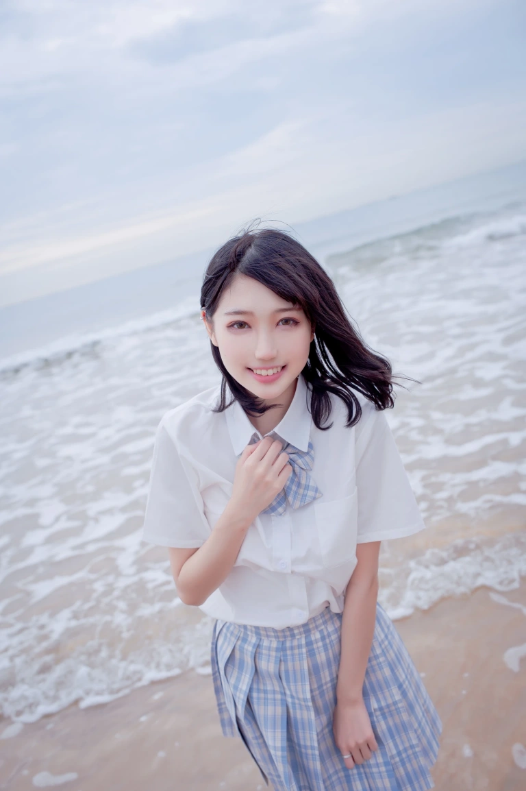 周叽是可爱兔兔《海边jk》主题写真：35张全套美图