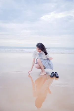 周叽是可爱兔兔《海边jk》主题写真：35张全套美图