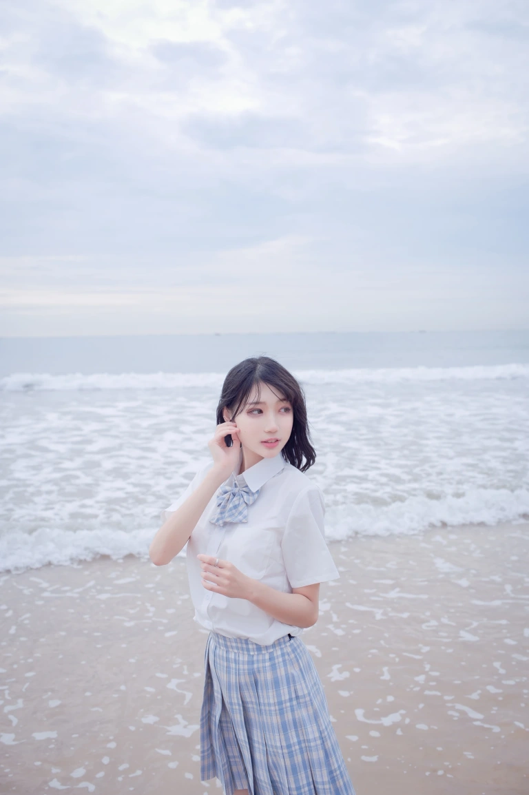 周叽是可爱兔兔《海边jk》主题写真：35张全套美图