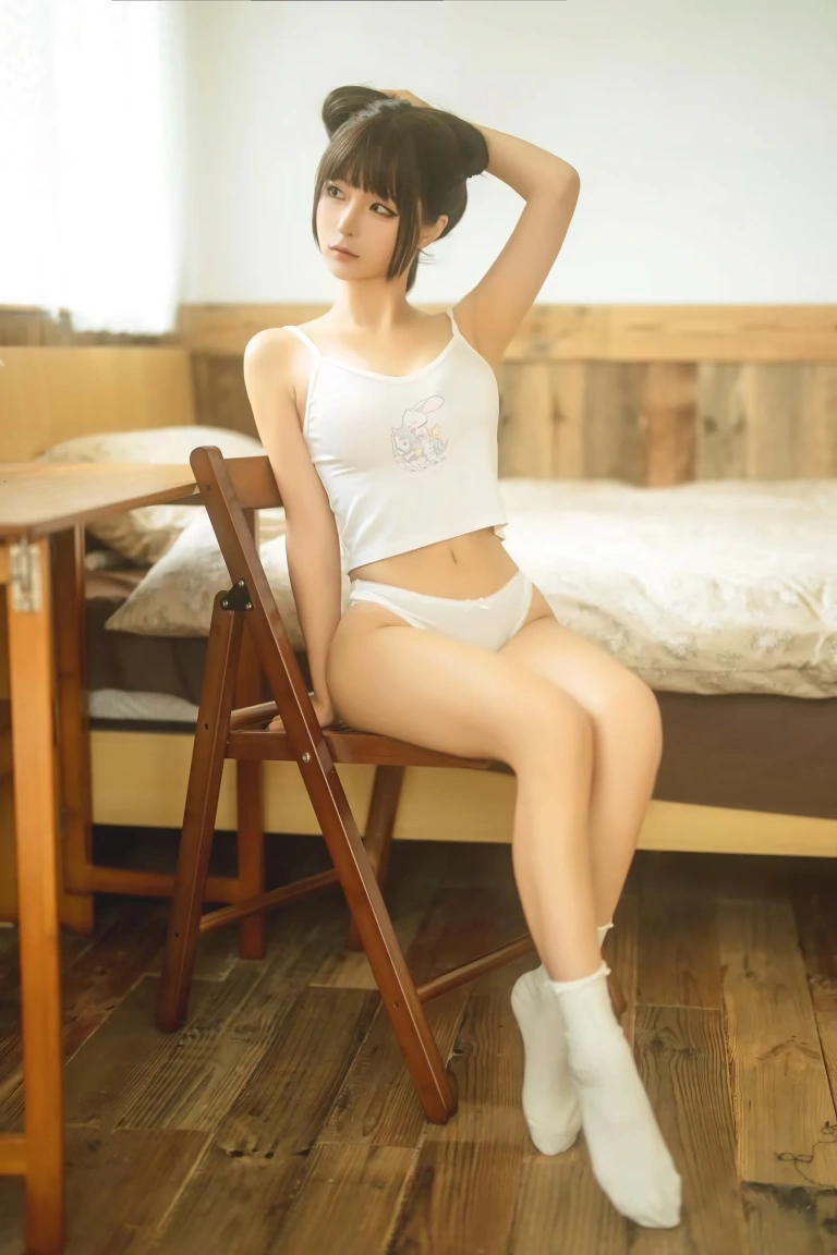 蠢沫沫《假日》主题写真：28张全套美图