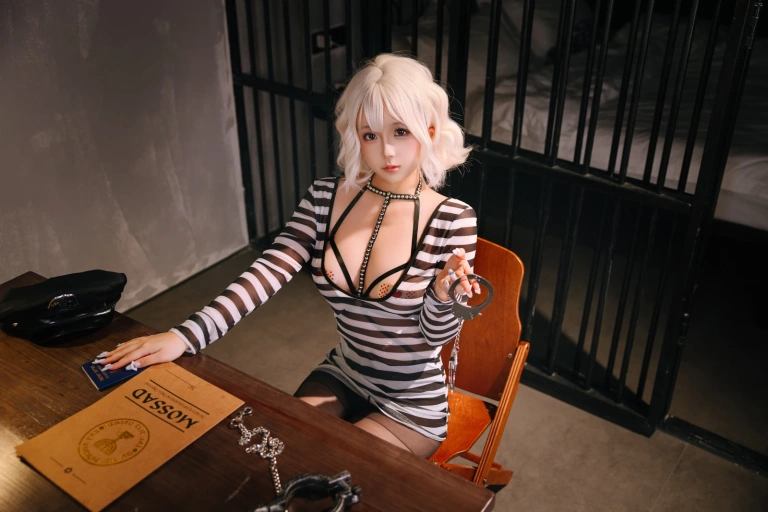 日奈娇(椎名莜)《审讯室》主题写真：135张全套美图，含3个视频