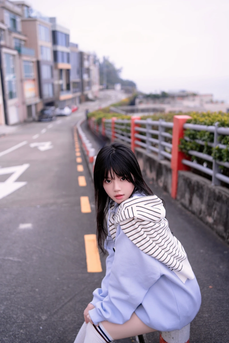 桜桃喵《蓝》主题写真：20张全套美图