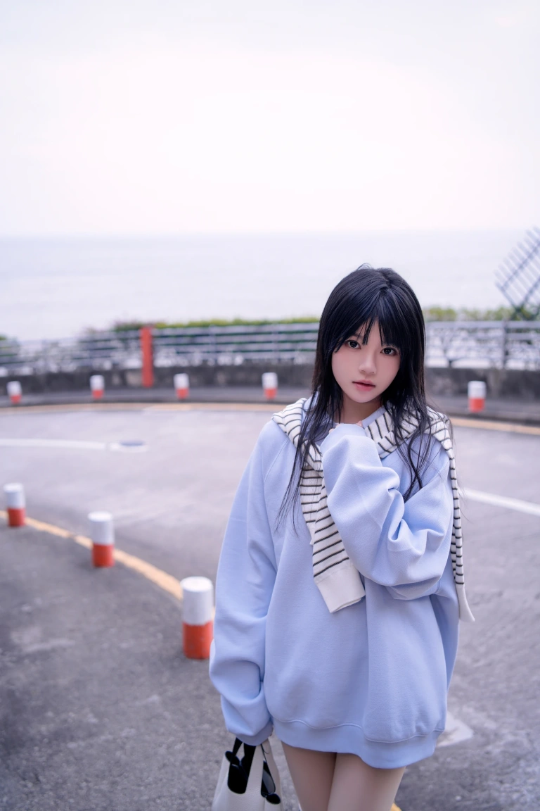 桜桃喵《蓝》主题写真：20张全套美图