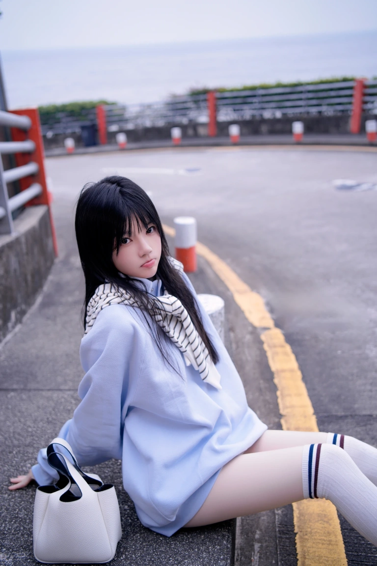 桜桃喵《蓝》主题写真：20张全套美图