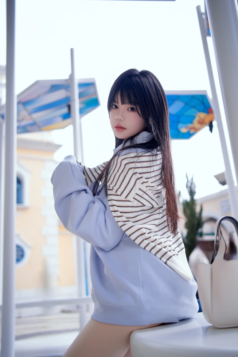 桜桃喵《蓝》主题写真：20张全套美图