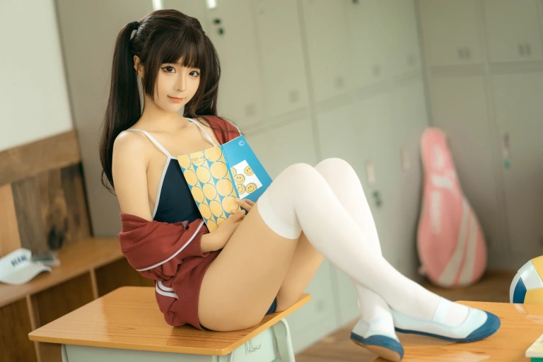 蠢沫沫《课间》主题写真：30张全套美图