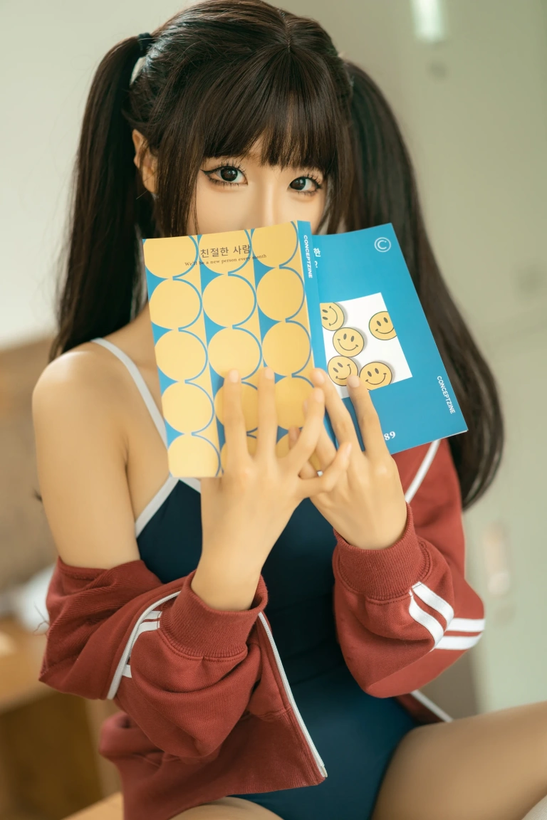 蠢沫沫《课间》主题写真：30张全套美图