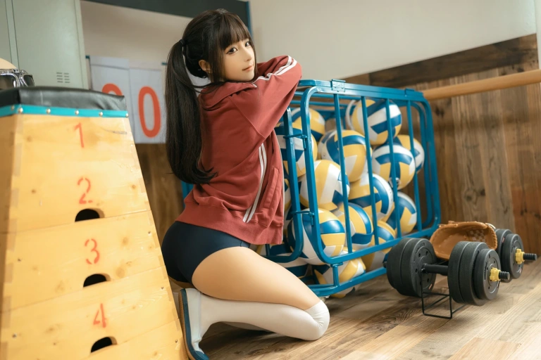 蠢沫沫《课间》主题写真：30张全套美图