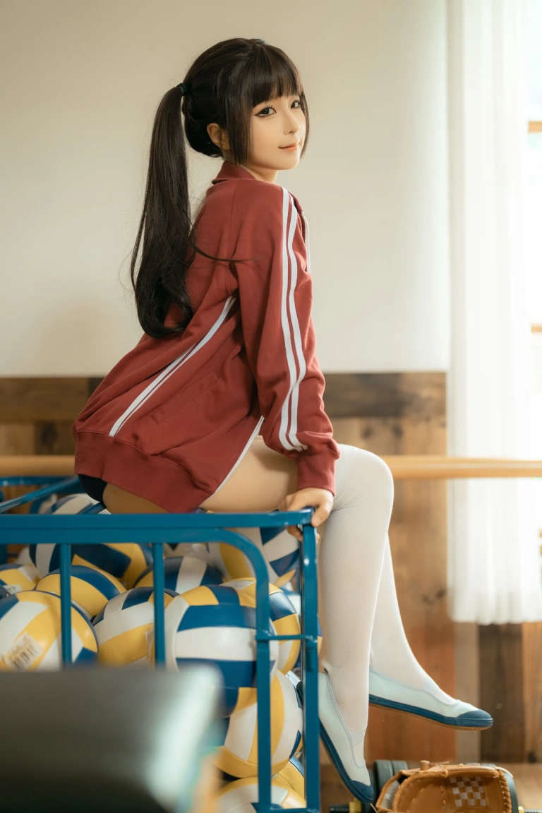 蠢沫沫《课间》主题写真：30张全套美图