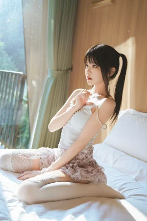 桜桃喵《春日碎花》主题写真：57张全套美图，含1个视频