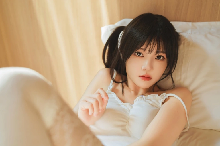 桜桃喵《春日碎花》主题写真：57张全套美图，含1个视频