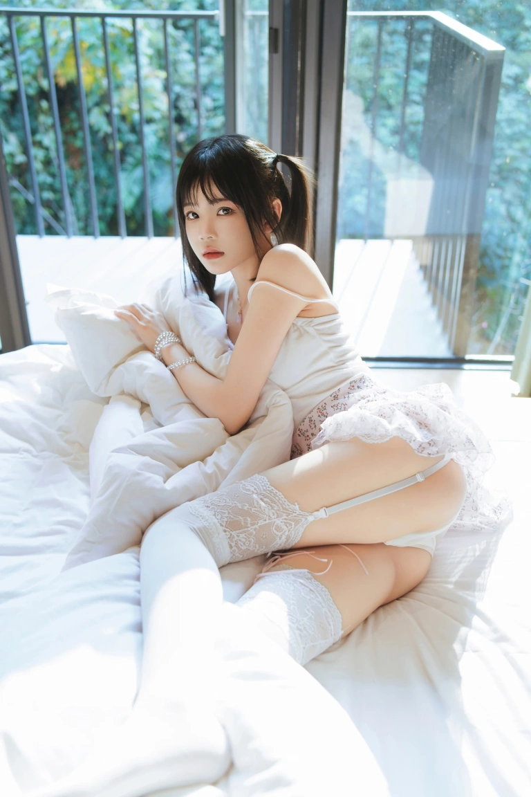 桜桃喵《春日碎花》主题写真：57张全套美图，含1个视频