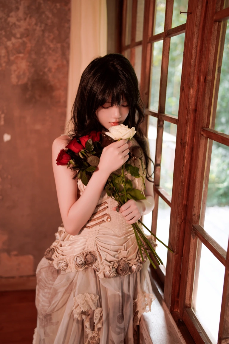 桜桃喵《玻璃玫瑰》主题写真：11张全套美图